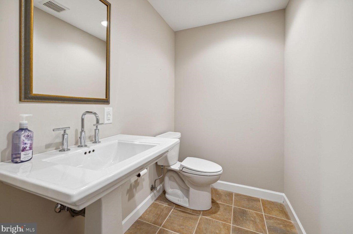 11201 Freas Dr, Gaithersburg MD  20878-2507 exterior