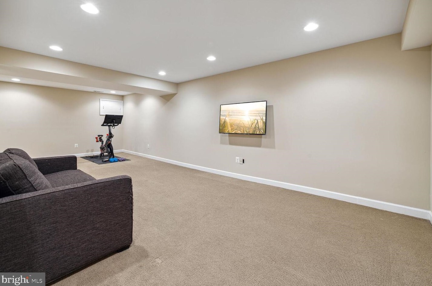 11201 Freas Dr, Gaithersburg MD  20878-2507 exterior