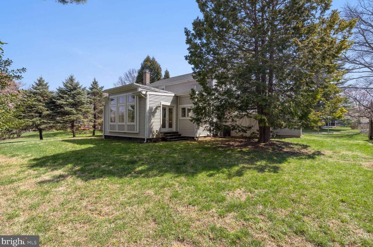 11201 Freas Dr, Gaithersburg MD  20878-2507 exterior