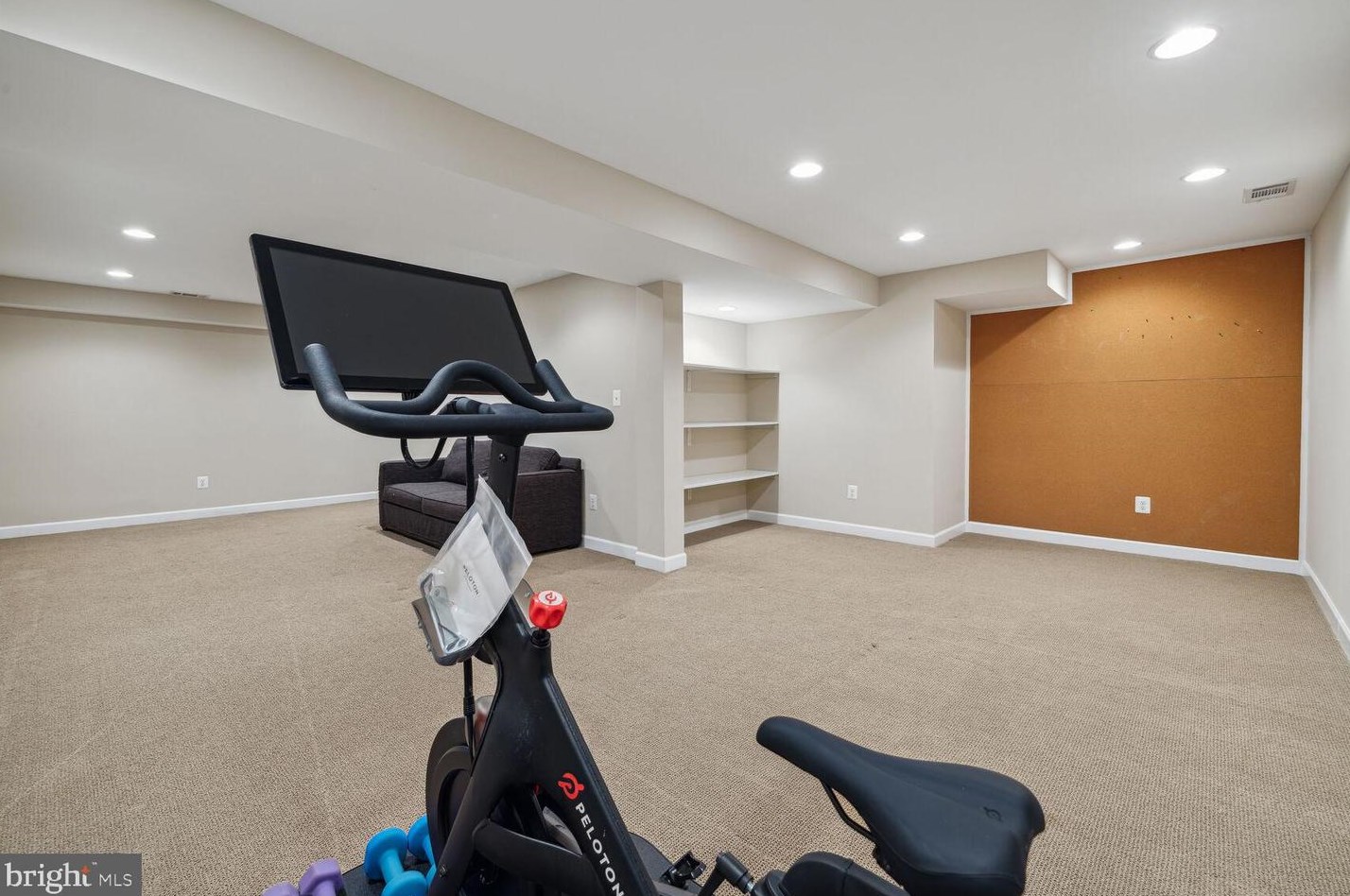 11201 Freas Dr, Gaithersburg MD  20878-2507 exterior