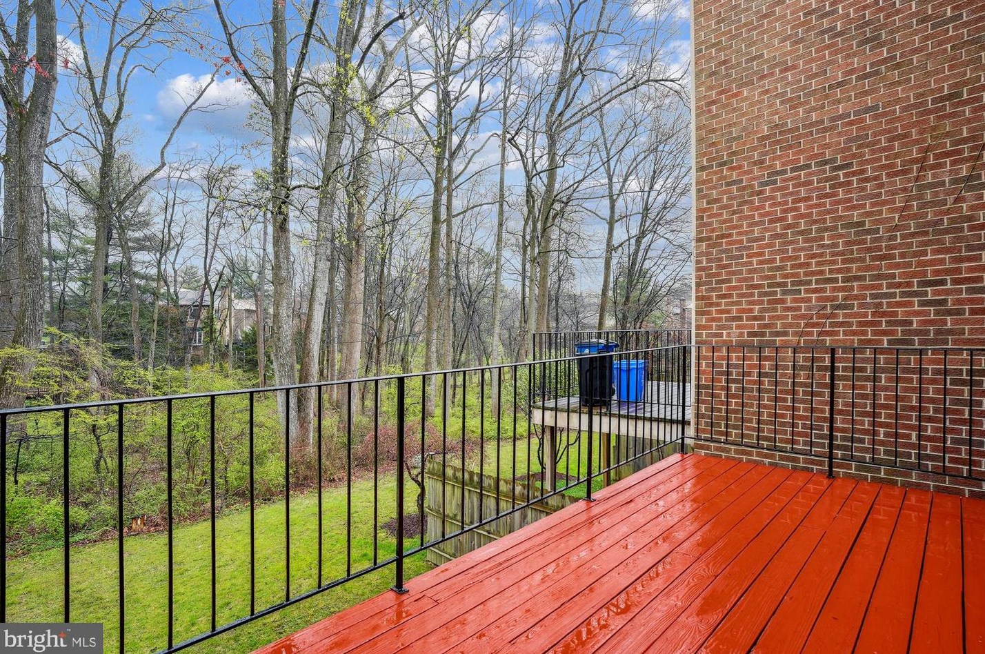 7557 Heatherton Ln, Rockville MD  20854-3221 exterior