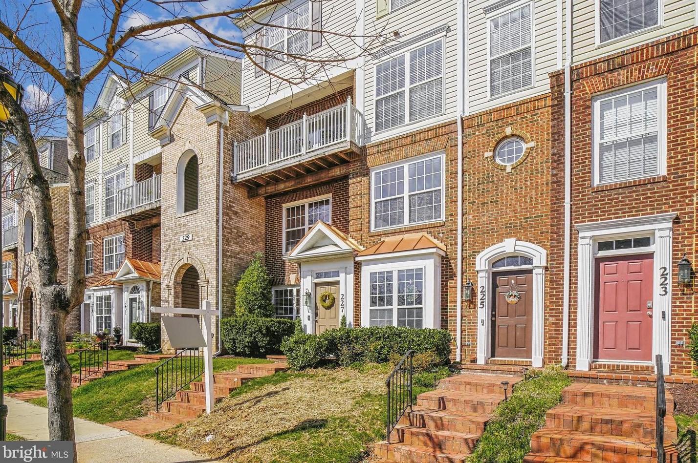 227 Jay Dr, Rockville, MD 20850-4773