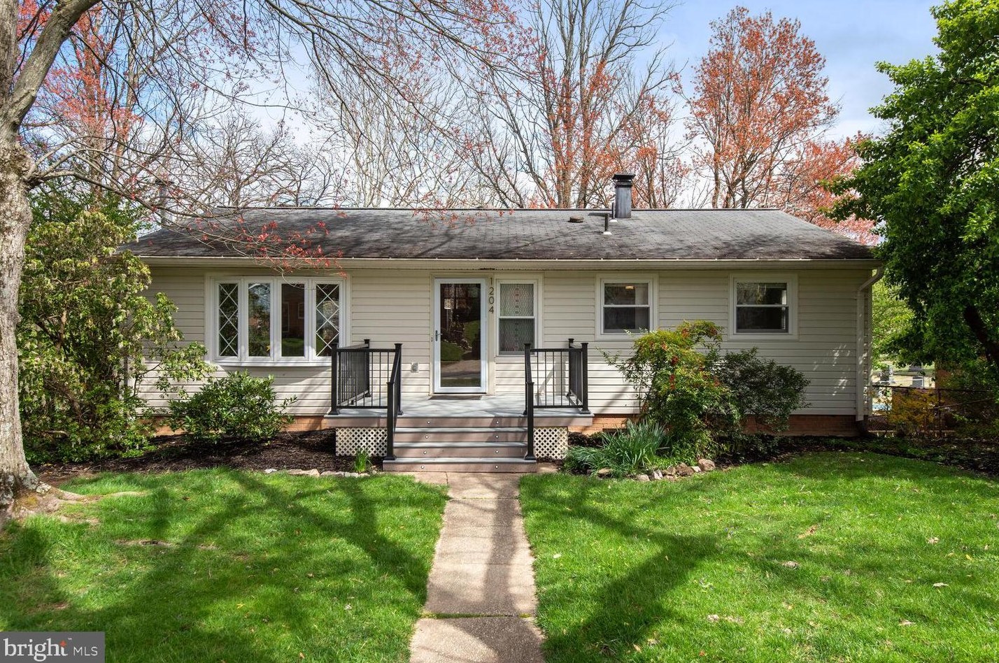1204 Gladstone Dr, Rockville, MD 20851-1053