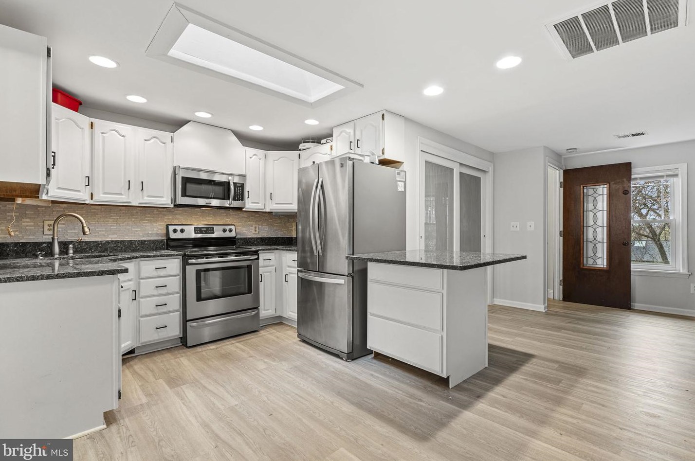 23520 Pocahontas Dr, Gaithersburg MD  20882-3216 exterior