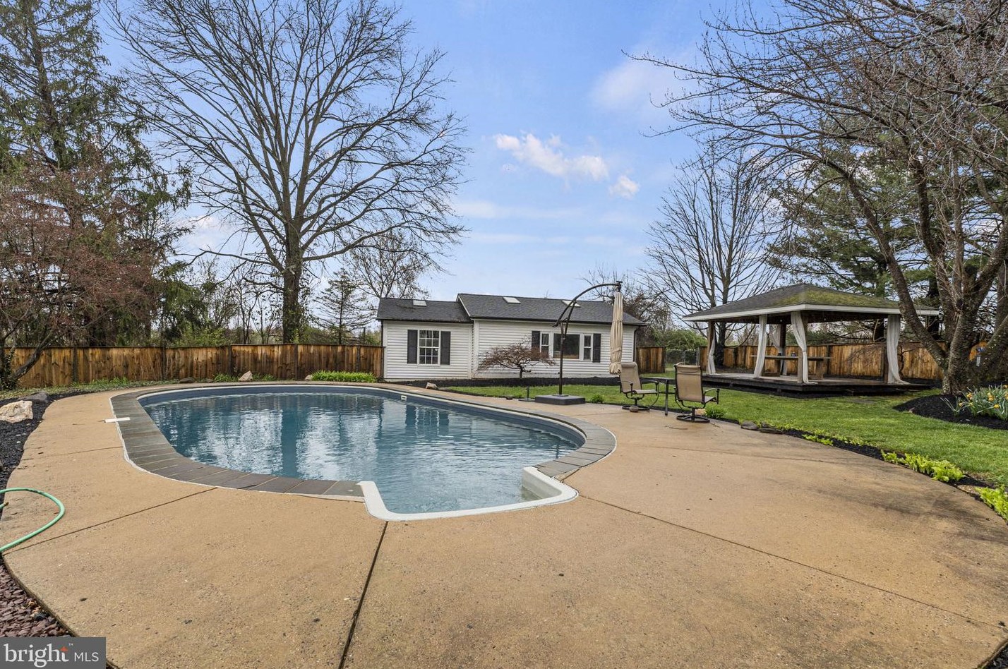 23520 Pocahontas Dr, Gaithersburg MD  20882-3216 exterior