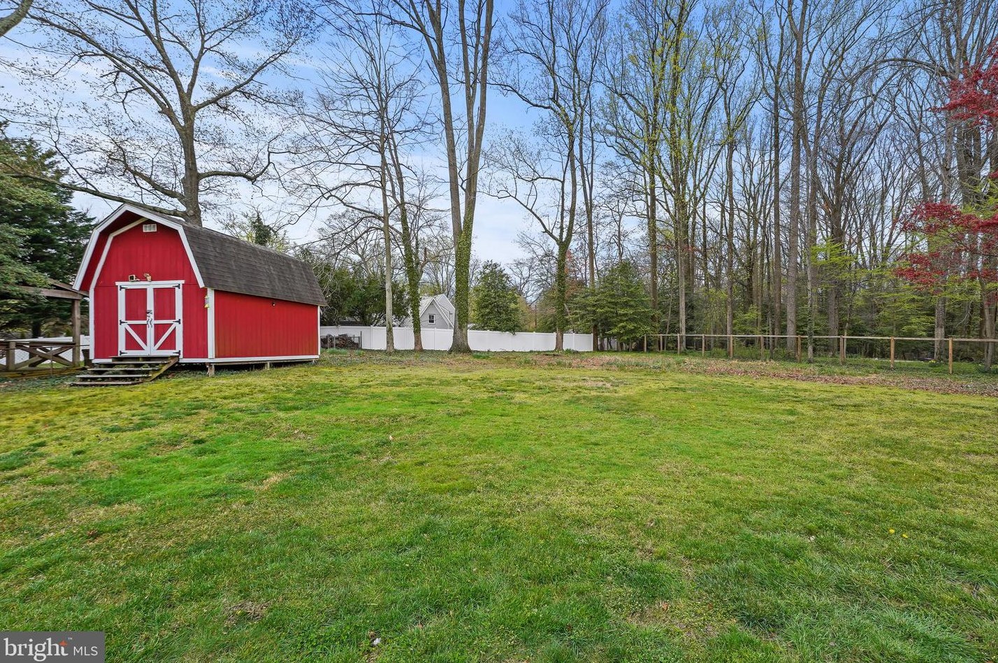 10608 Shady Cir, Silver Spring MD 20903-1236 exterior