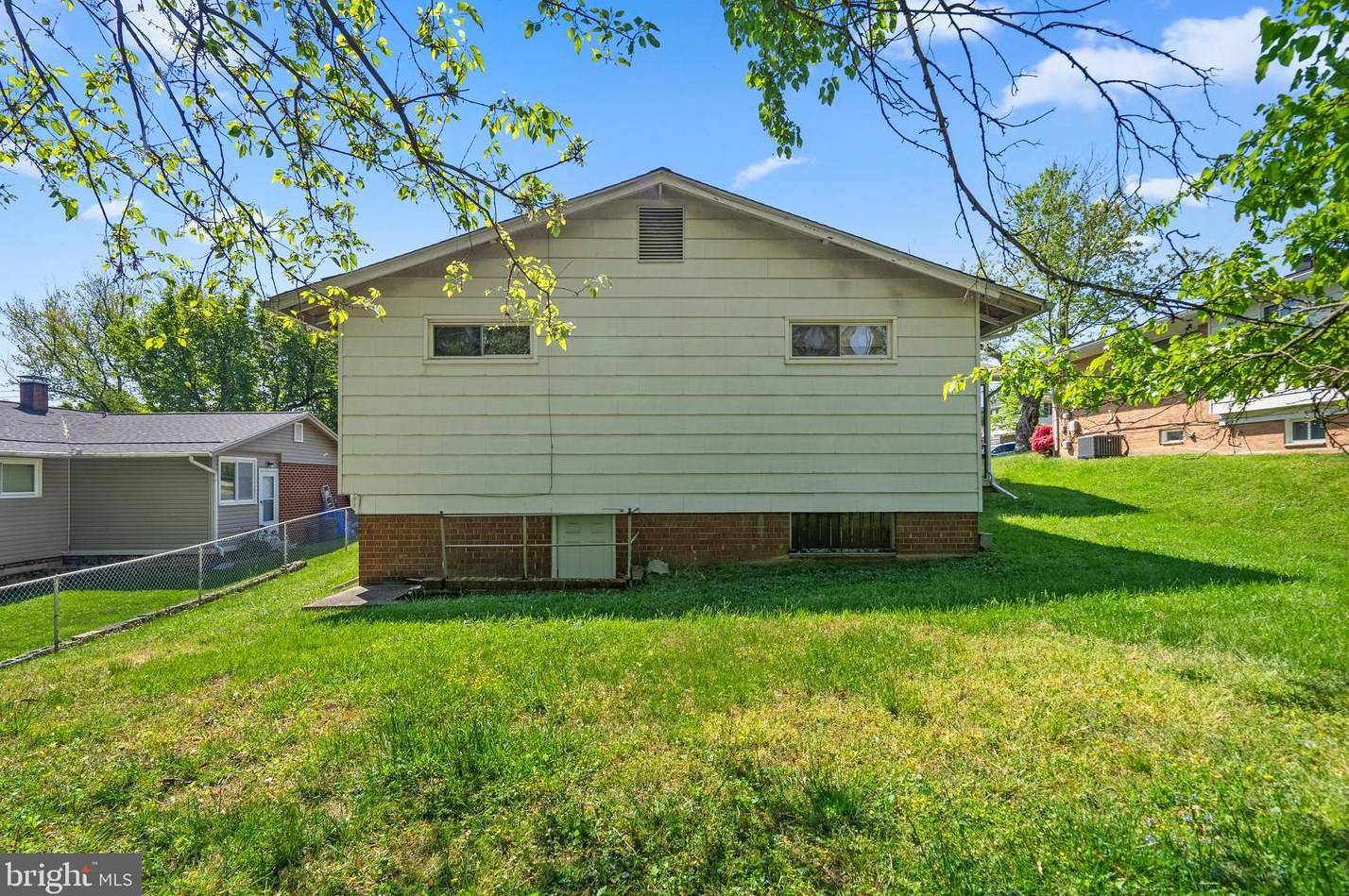 524 Indian Spring Dr, Silver Spring MD 20901-4742 exterior