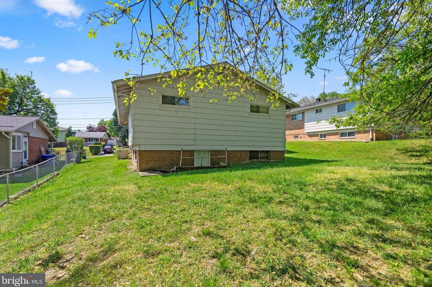 524 Indian Spring Dr, Silver Spring MD 20901-4742 exterior