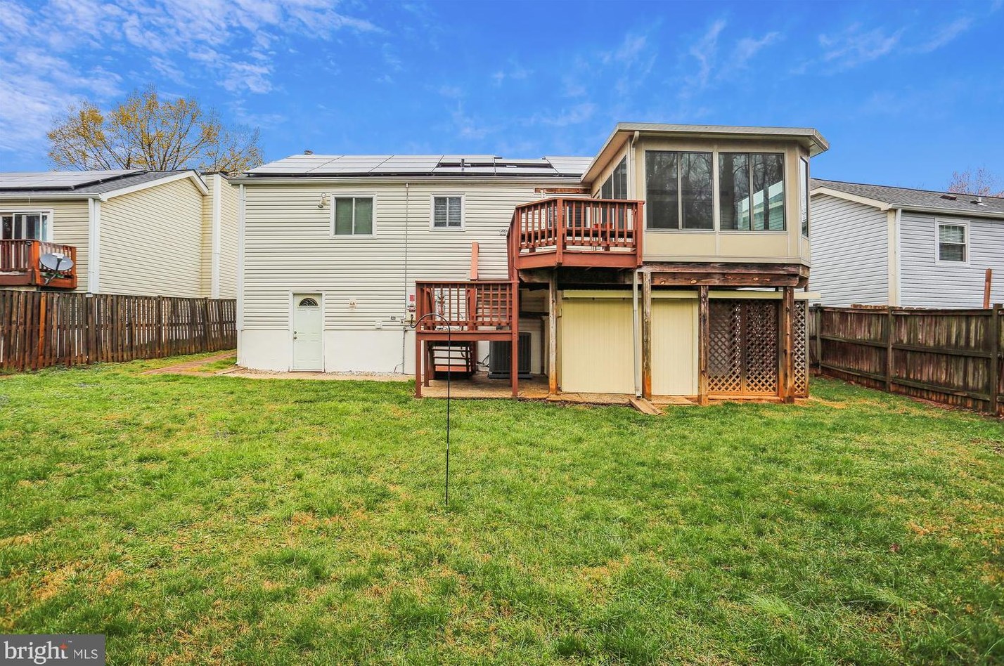 18320 Swan Stream Dr, Gaithersburg MD  20877-3858 exterior