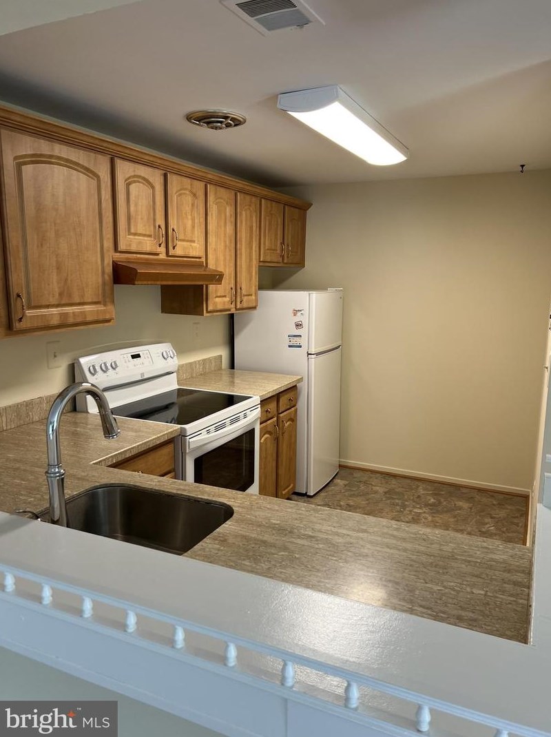 9453 Chadburn Pl, Gaithersburg MD  20886-4030 exterior