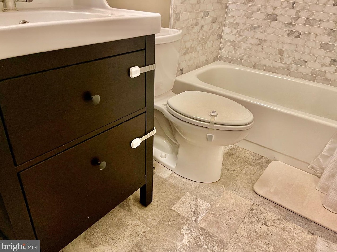 15516 Peach Leaf Ln, Gaithersburg MD  20878-2343 exterior