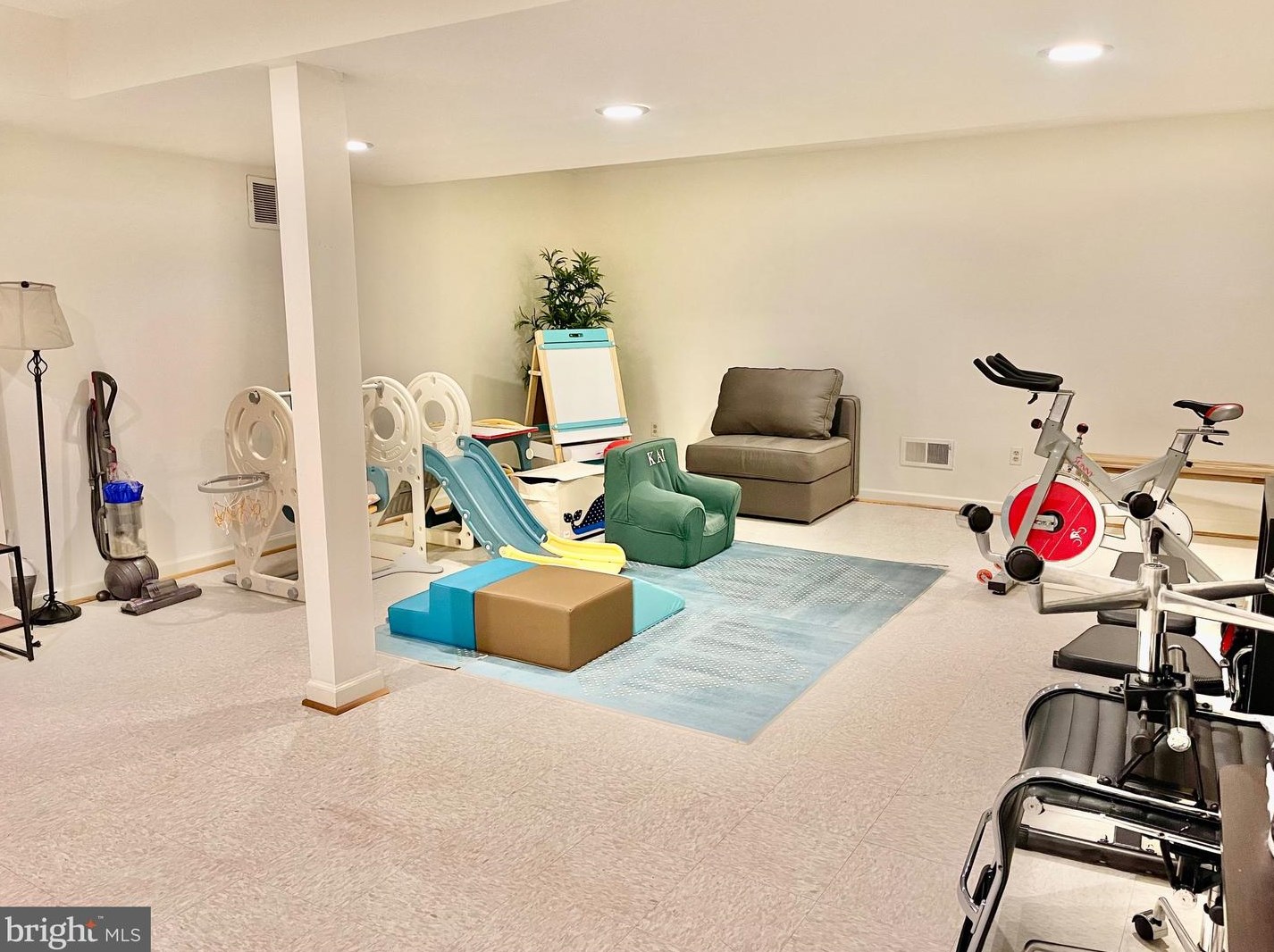 15516 Peach Leaf Ln, Gaithersburg MD  20878-2343 exterior