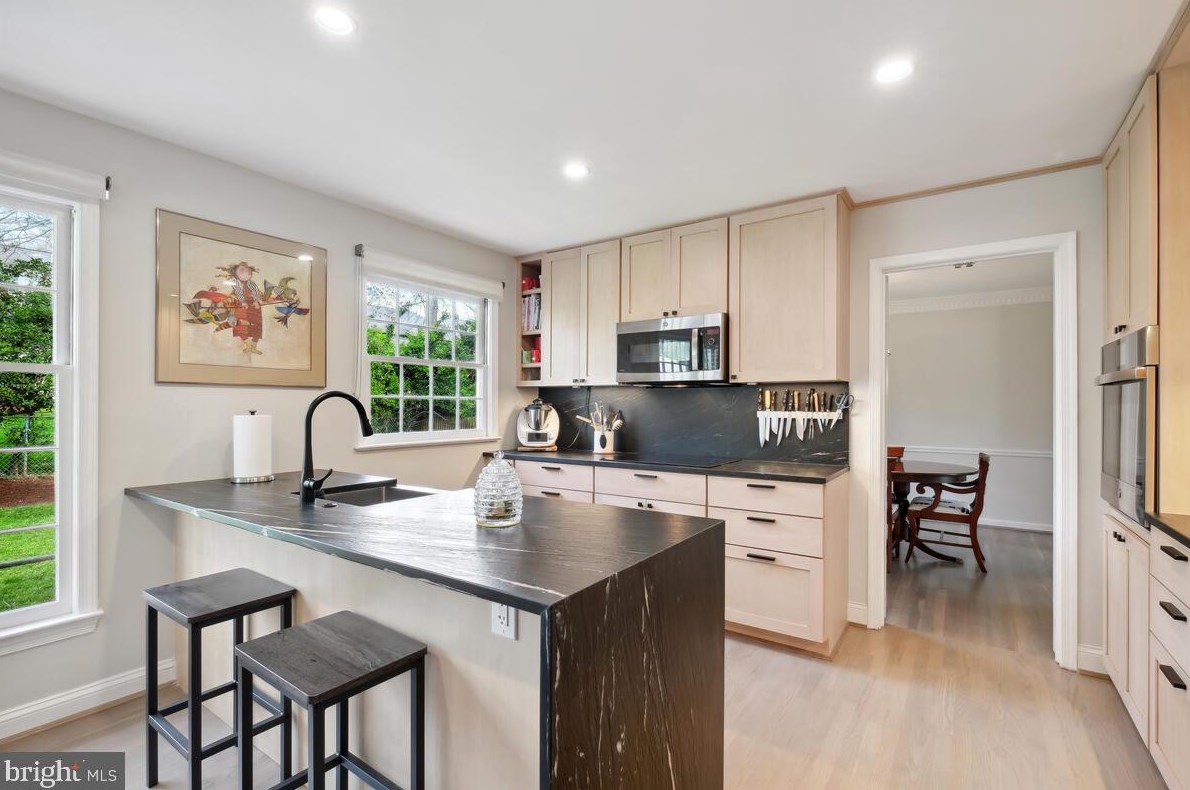 11705 Coldstream Dr, Rockville MD 20854-3620 exterior