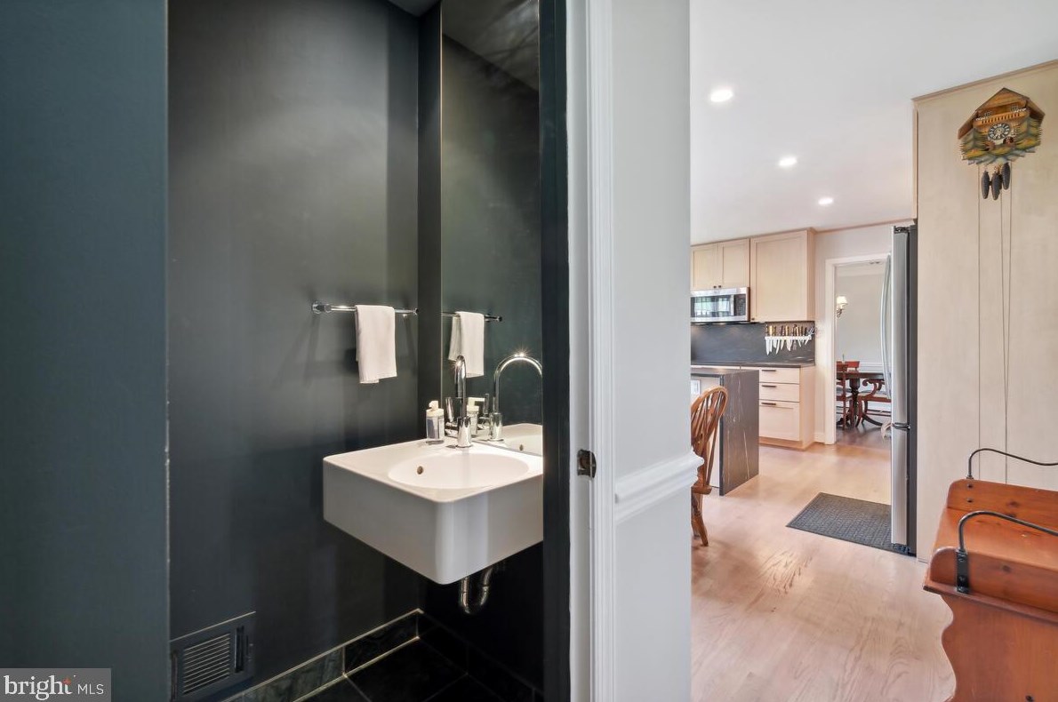 11705 Coldstream Dr, Rockville MD 20854-3620 exterior