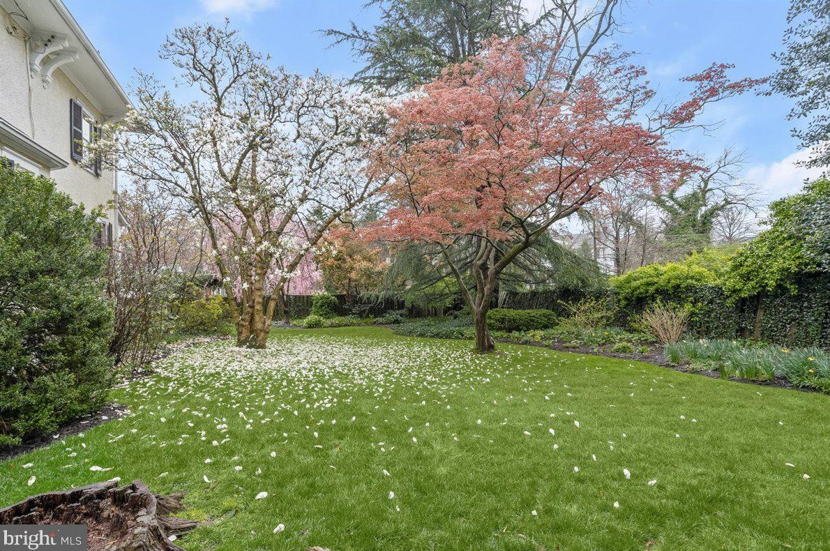 6515 Brookville Rd, Bethesda MD 20815-4062 exterior