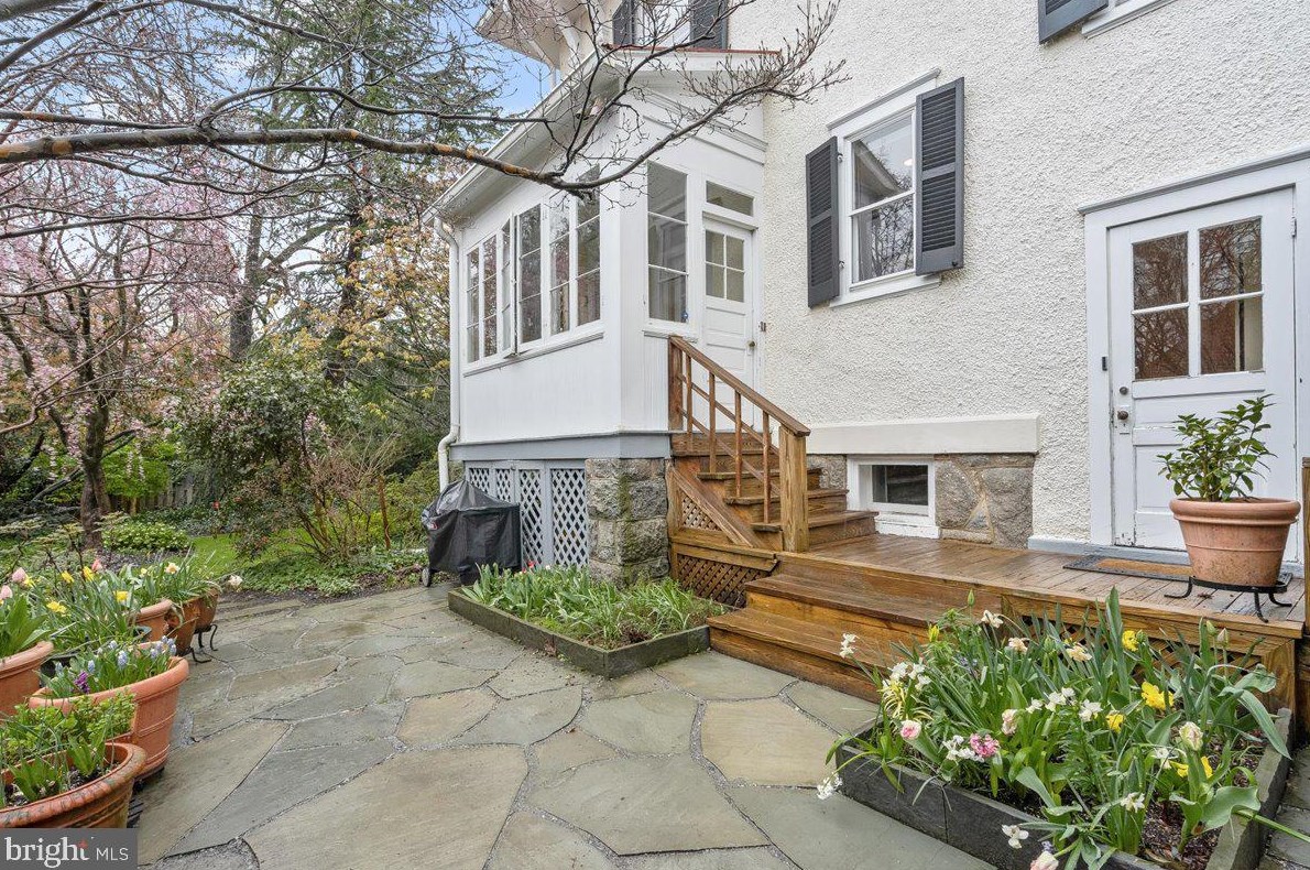 6515 Brookville Rd, Bethesda MD 20815-4062 exterior