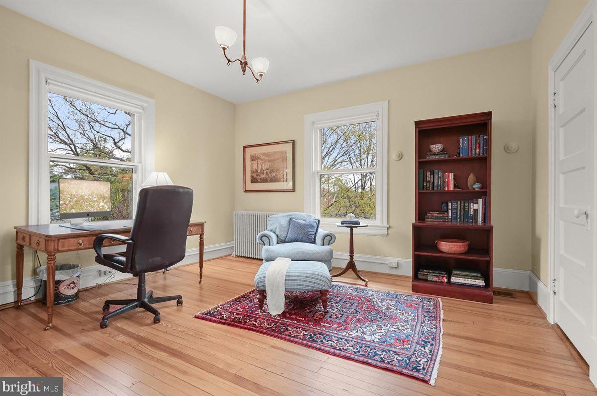 6515 Brookville Rd, Bethesda MD 20815-4062 exterior