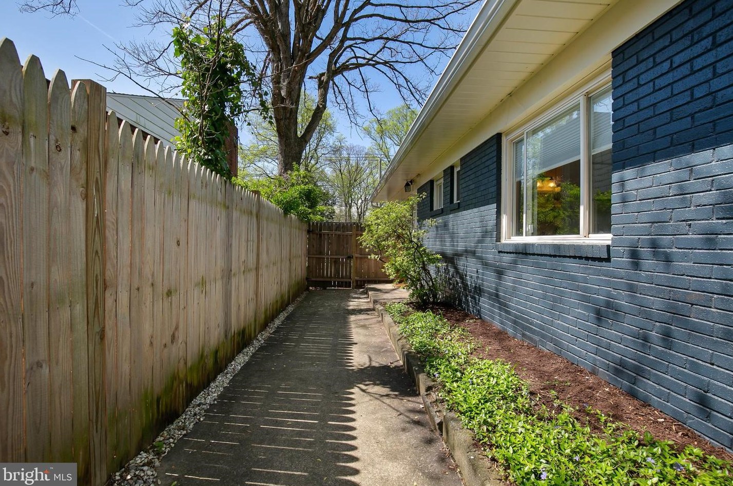 7507 Glenside Dr, Silver Spring MD  20912-7546 exterior