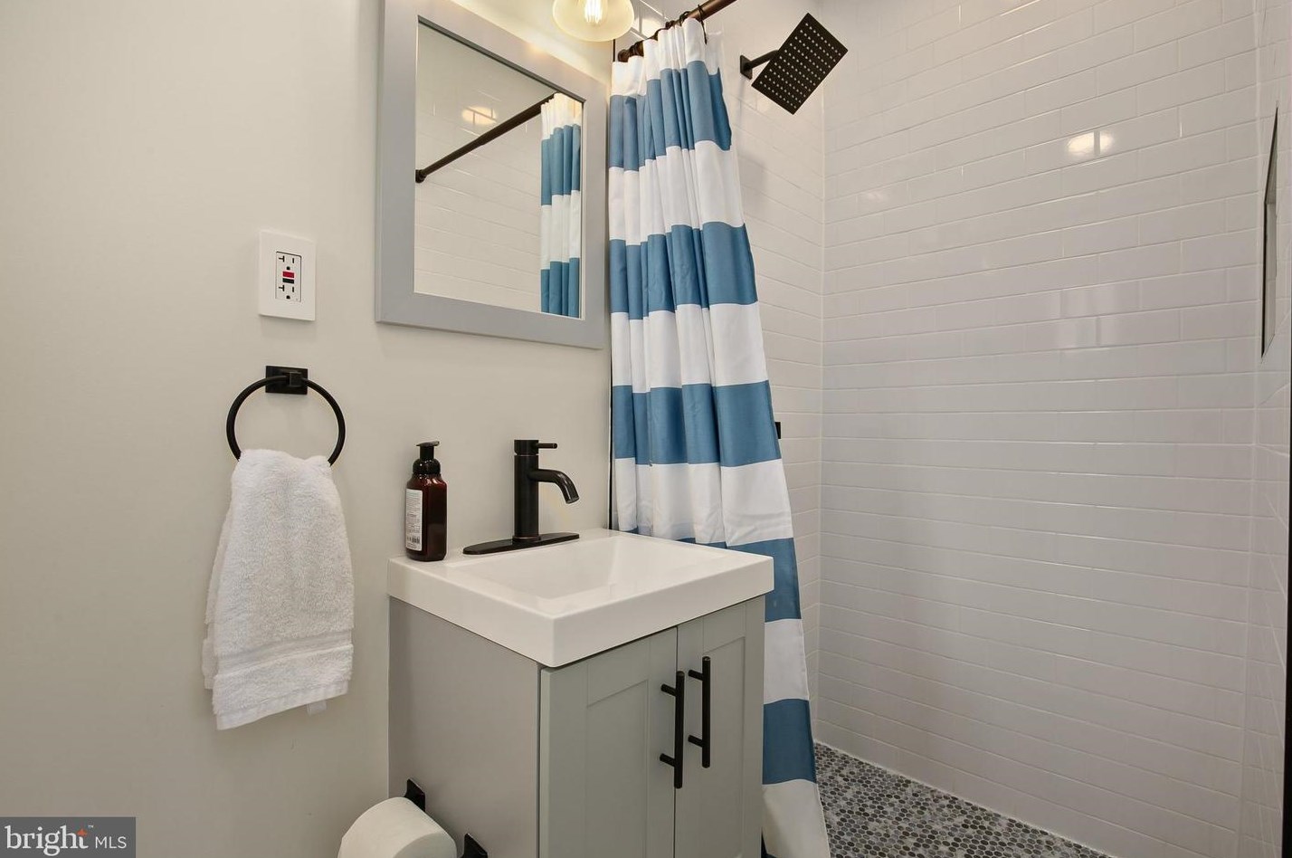 7507 Glenside Dr, Silver Spring MD  20912-7546 exterior