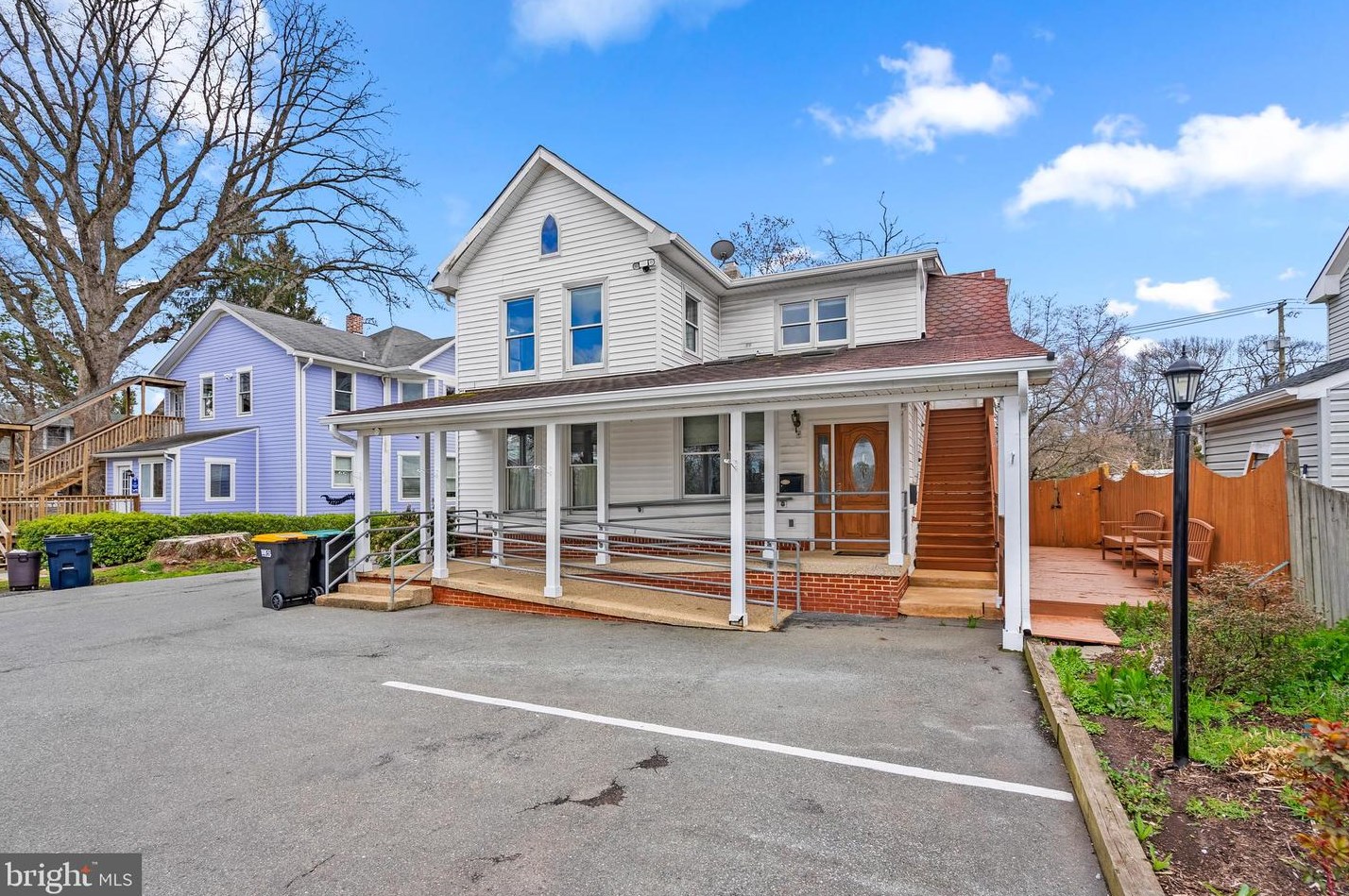 418 Diamond Ave, Gaithersburg MD 20877-2108 exterior