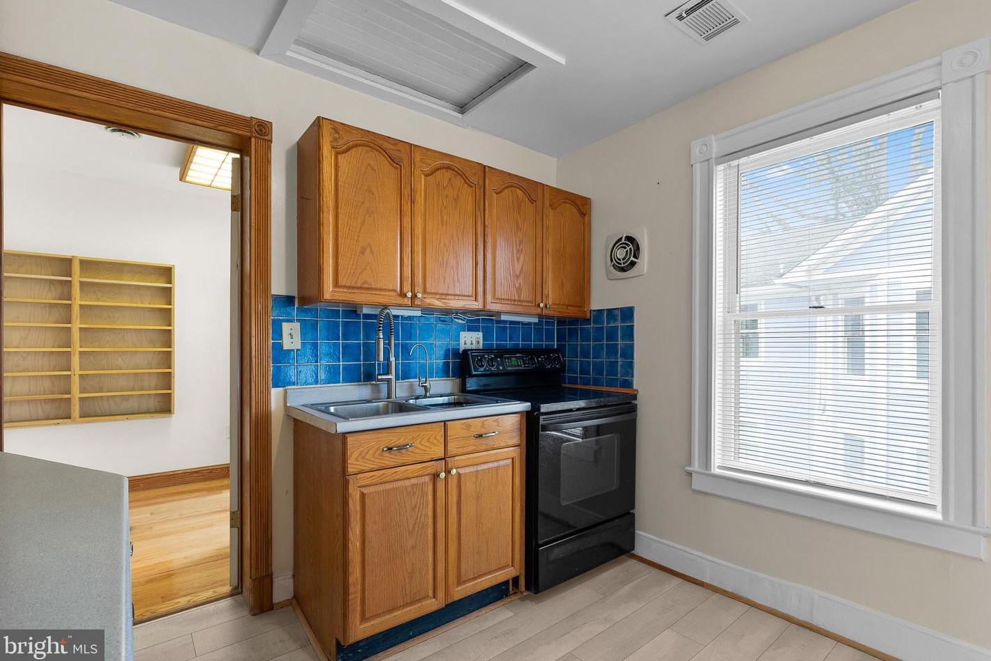 418 Diamond Ave, Gaithersburg MD 20877-2108 exterior