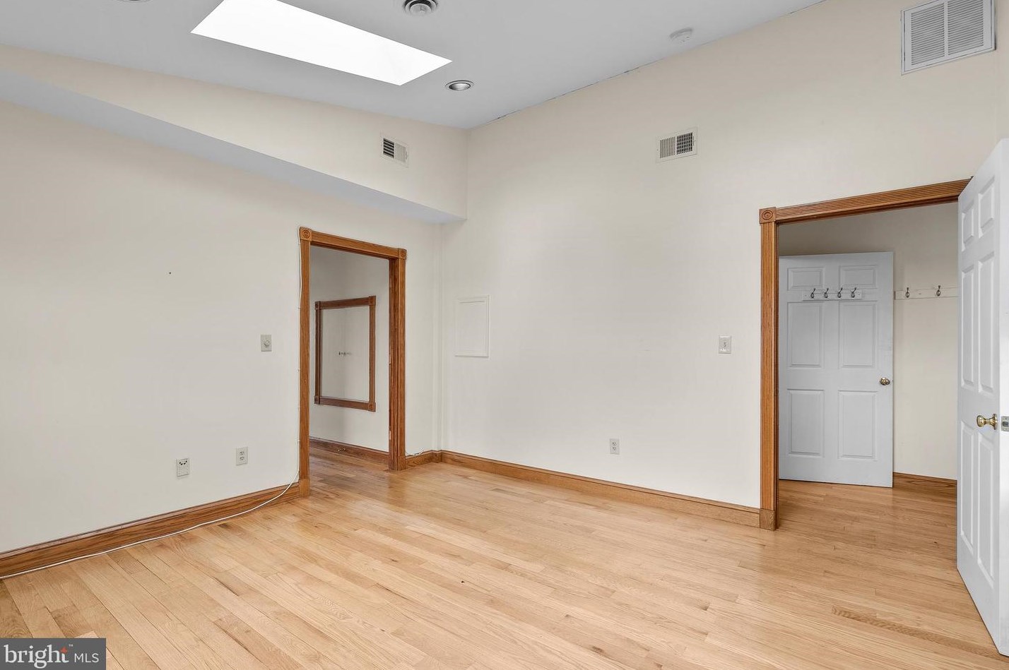 418 Diamond Ave, Gaithersburg MD 20877-2108 exterior