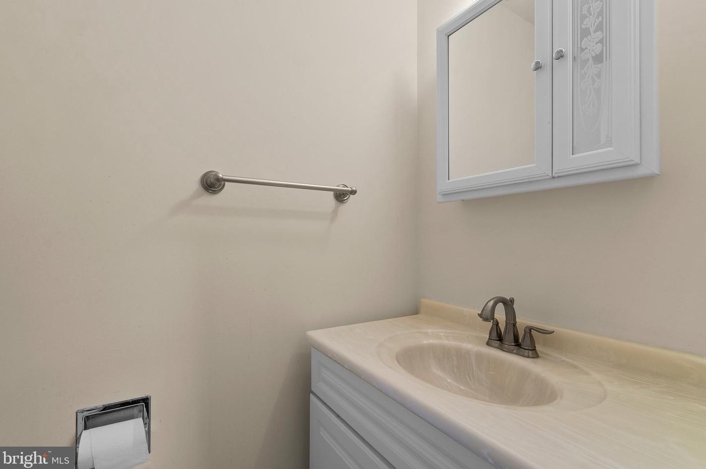 418 Diamond Ave, Gaithersburg MD 20877-2108 exterior