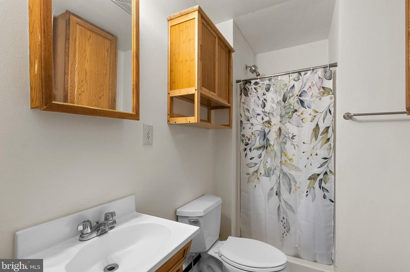 418 Diamond Ave, Gaithersburg MD 20877-2108 exterior