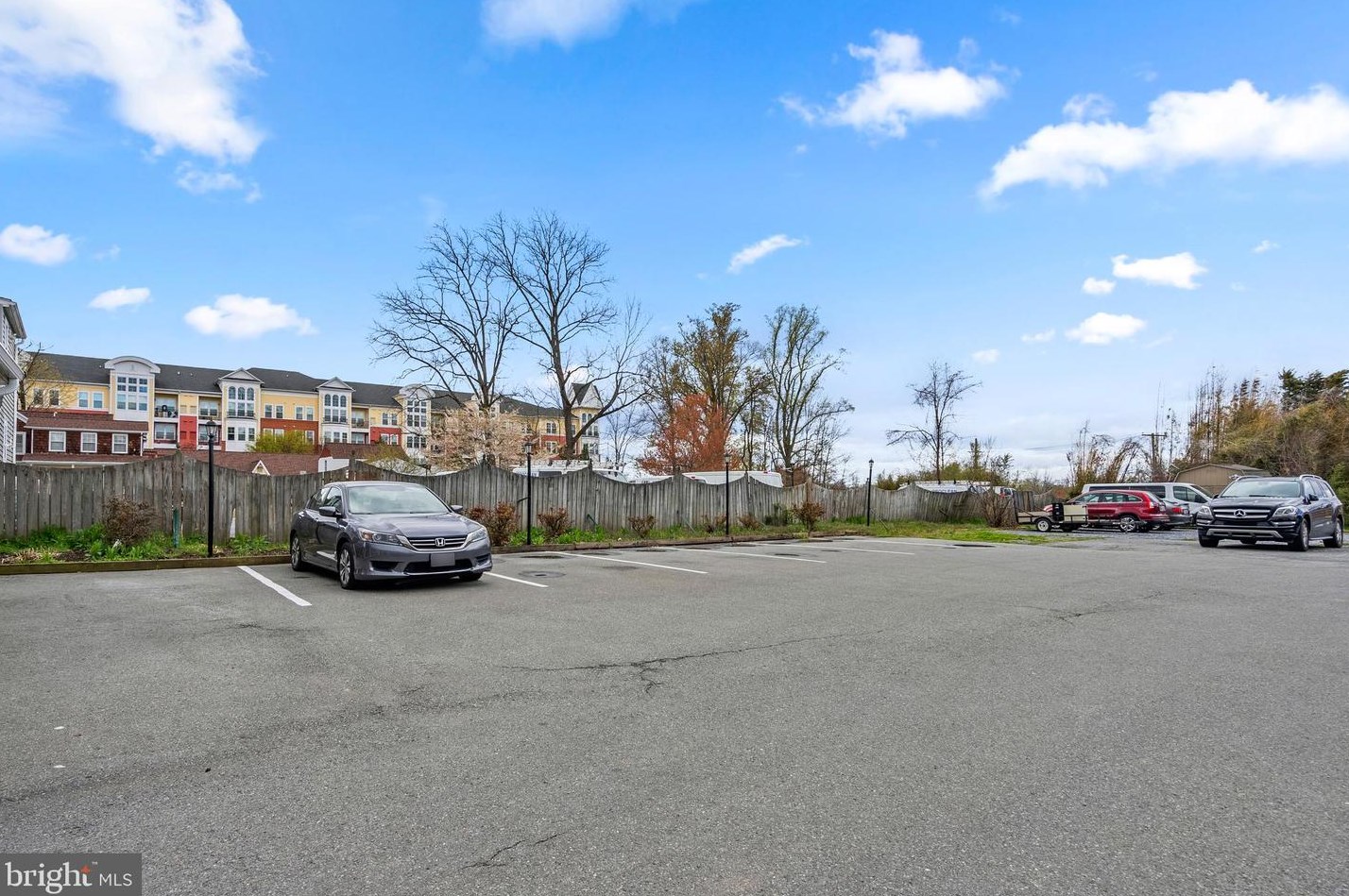 418 Diamond Ave, Gaithersburg MD 20877-2108 exterior