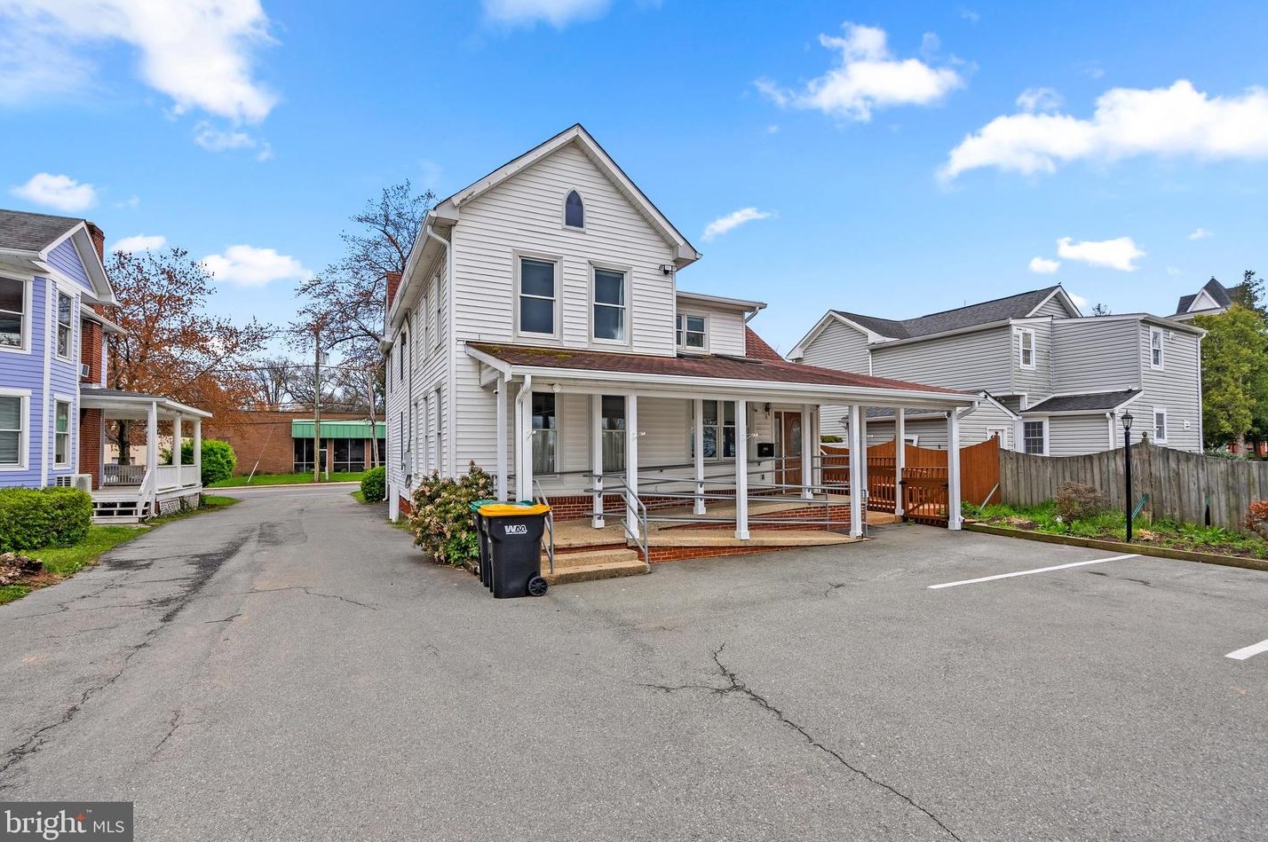 418 Diamond Ave, Gaithersburg MD 20877-2108 exterior