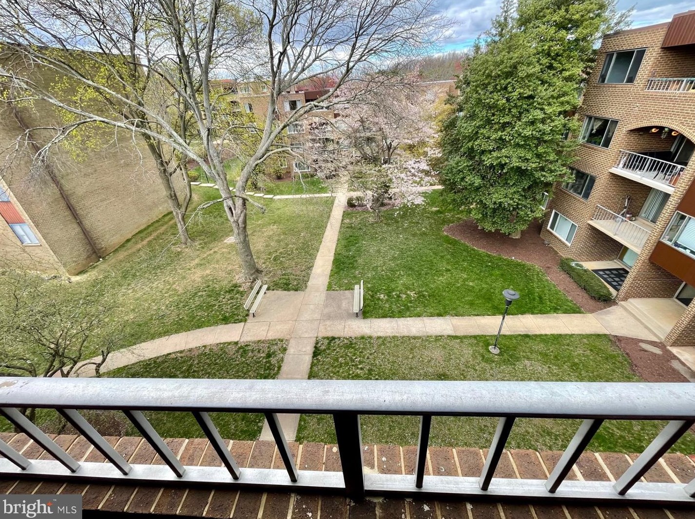 402 Girard St, Gaithersburg MD  20877-3330 exterior