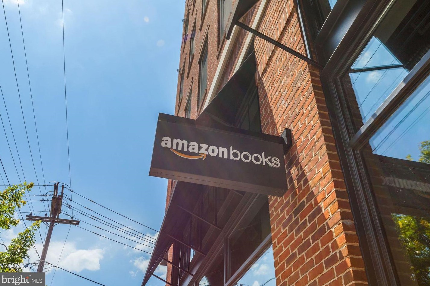 7111 Woodmont Ave, Bethesda MD  20815-6200 exterior