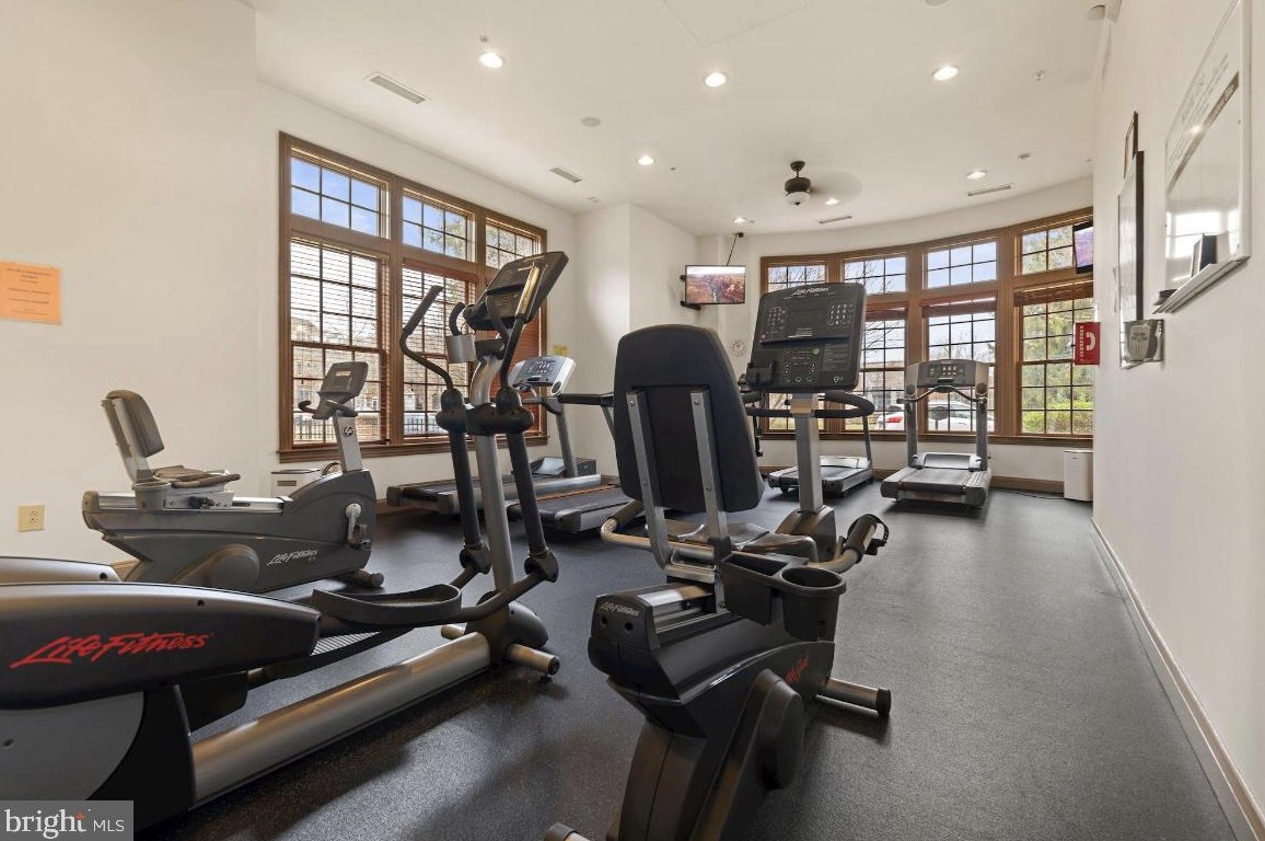 216 Fallsgrove Blvd, Rockville MD 20850-4711 exterior