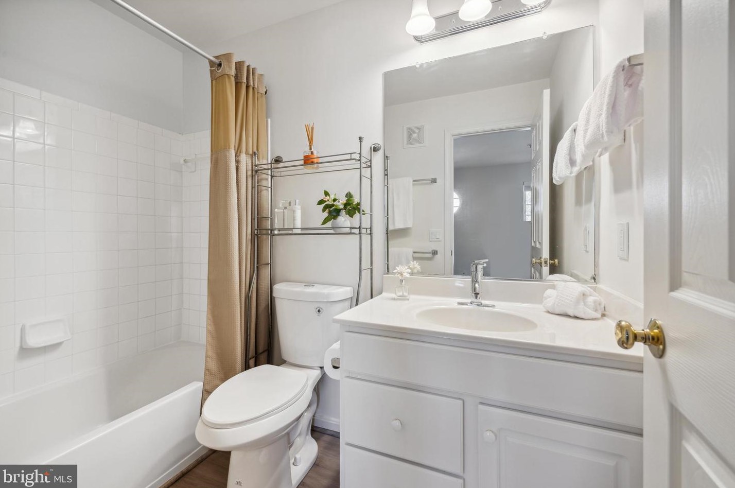 216 Fallsgrove Blvd, Rockville MD 20850-4711 exterior