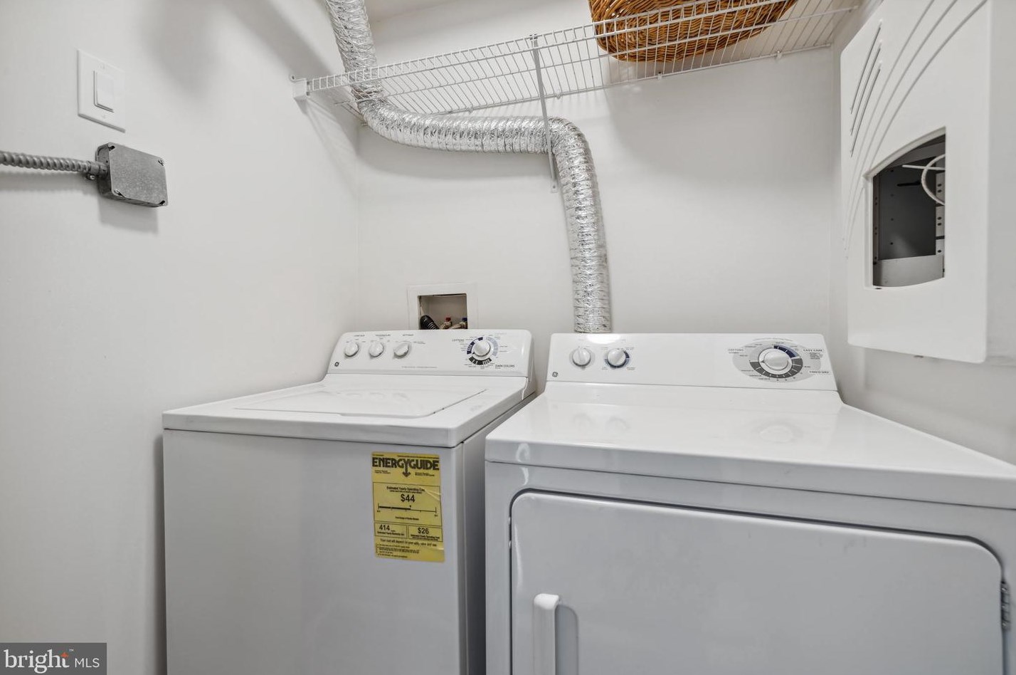 216 Fallsgrove Blvd, Rockville MD 20850-4711 exterior