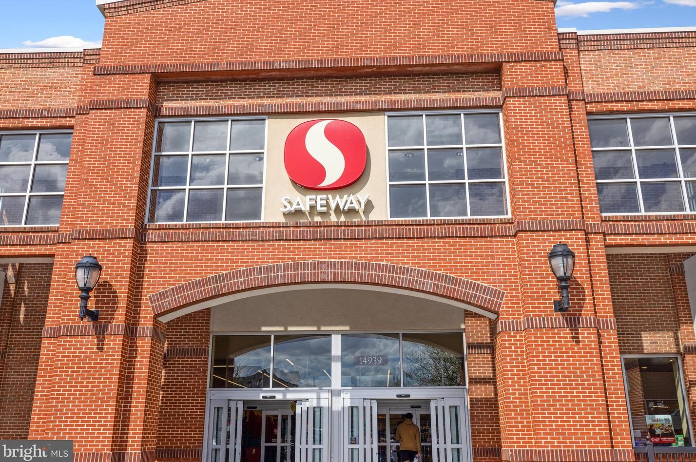 216 Fallsgrove Blvd, Rockville MD 20850-4711 exterior