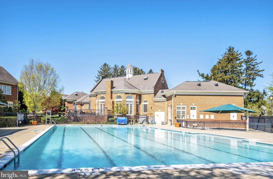 216 Fallsgrove Blvd, Rockville MD 20850-4711 exterior