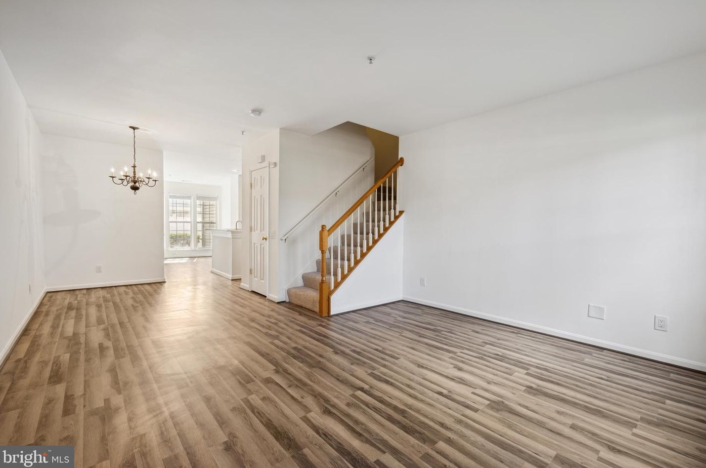 216 Fallsgrove Blvd, Rockville MD 20850-4711 exterior