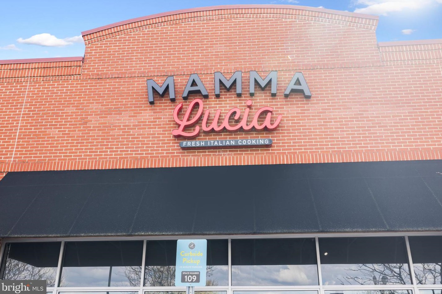 216 Fallsgrove Blvd, Rockville MD 20850-4711 exterior