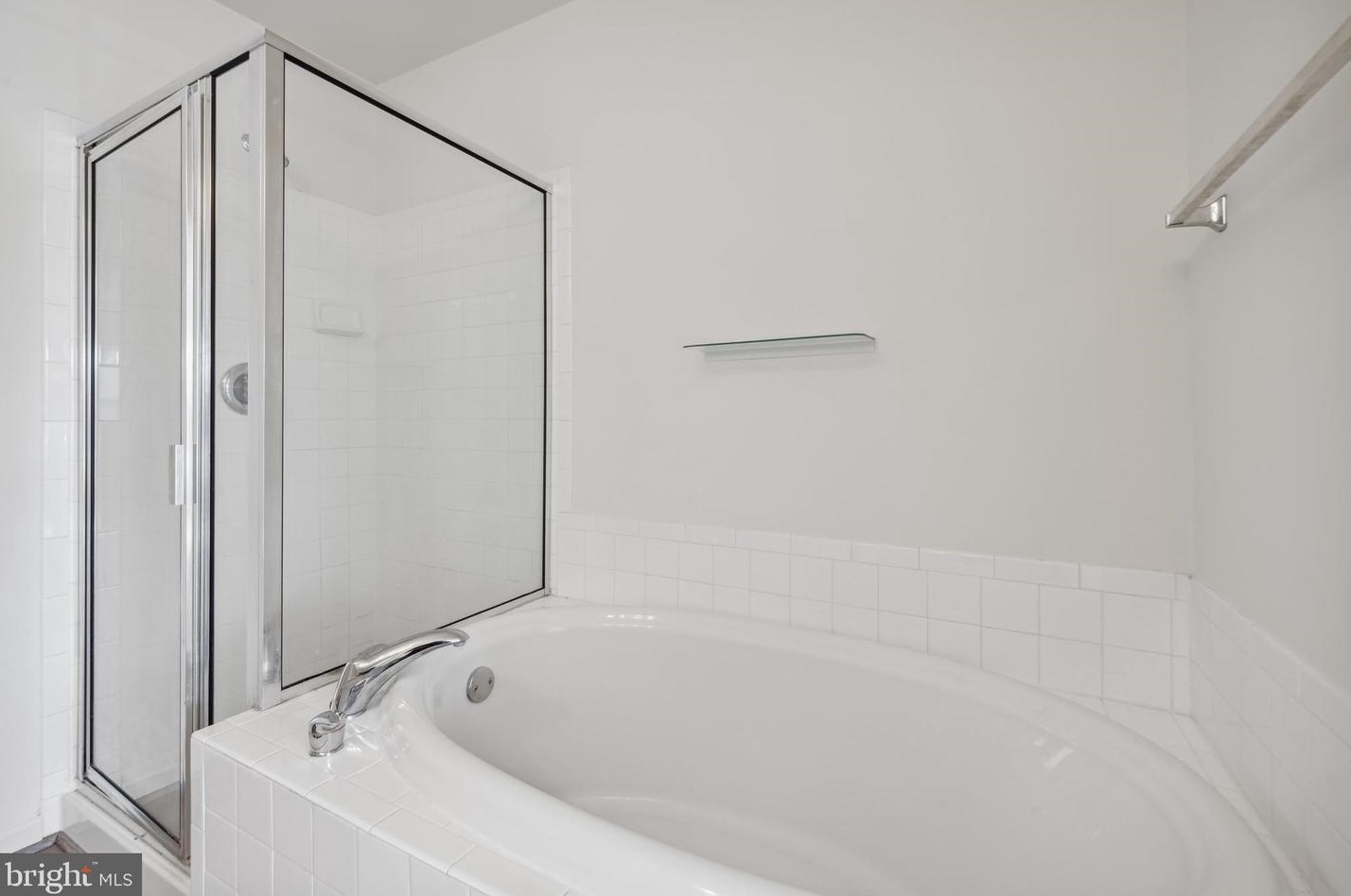 216 Fallsgrove Blvd, Rockville MD 20850-4711 exterior