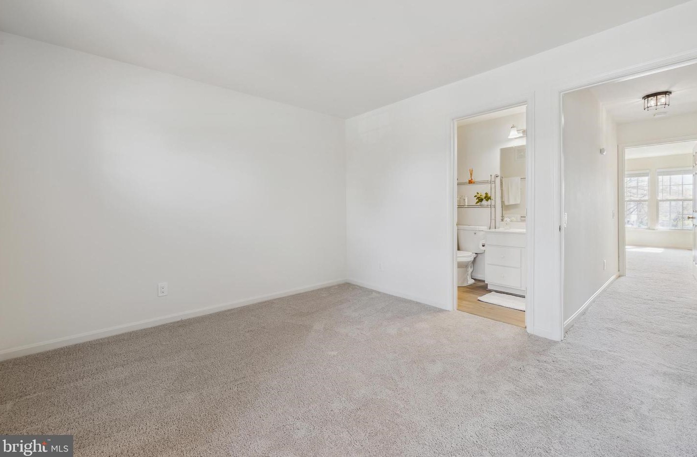 216 Fallsgrove Blvd, Rockville MD 20850-4711 exterior