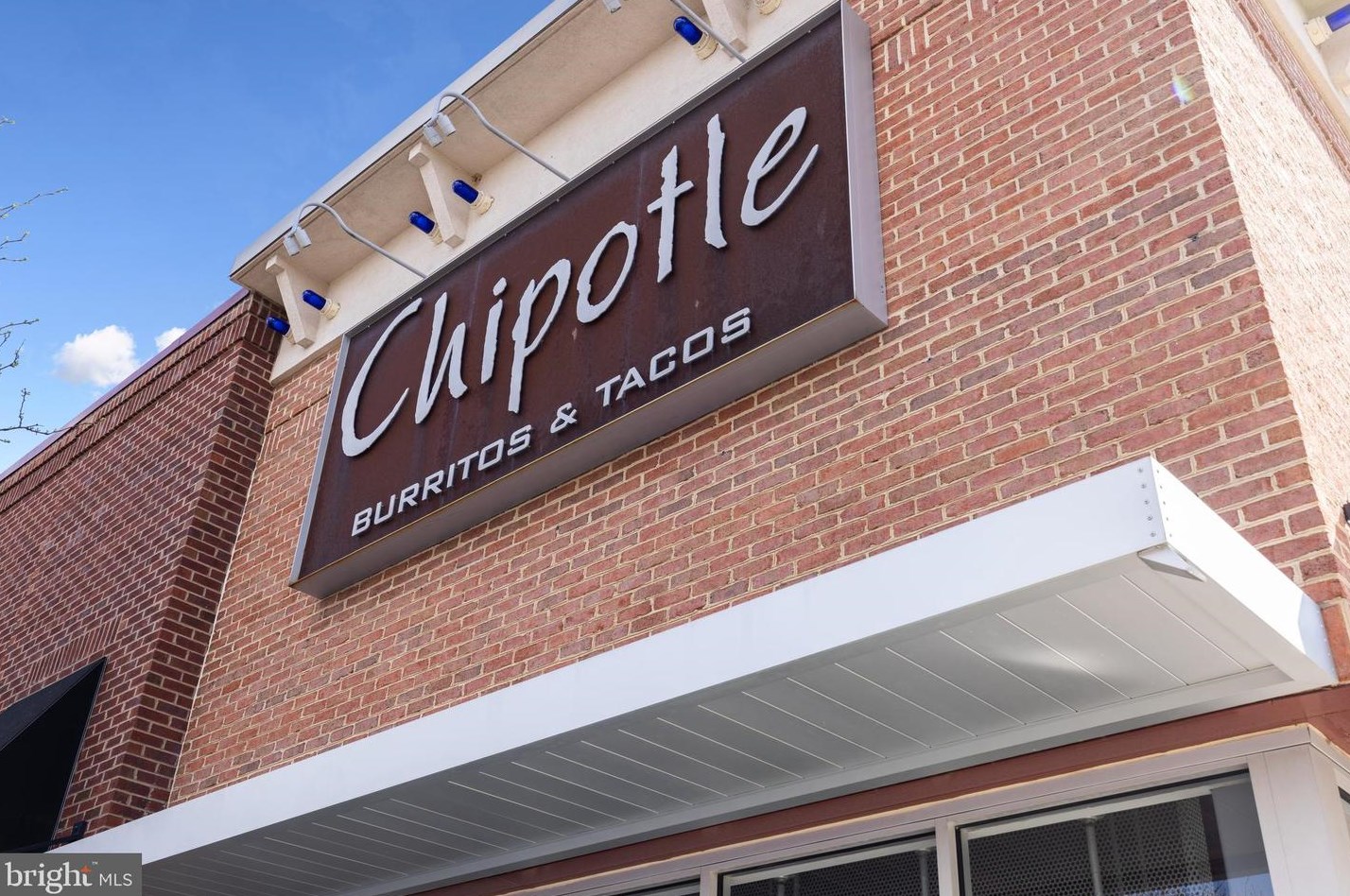 216 Fallsgrove Blvd, Rockville MD 20850-4711 exterior