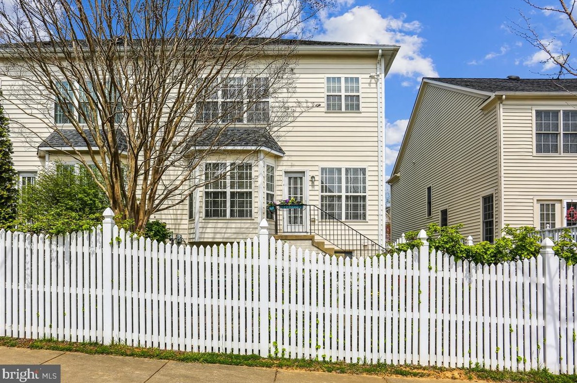 143 Painted Post Ln, Gaithersburg, MD 20878-5829