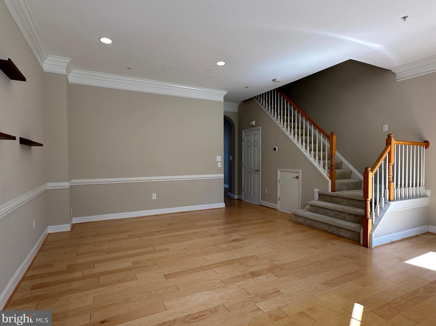 914 Featherstone St, Gaithersburg MD  20878-2180 exterior