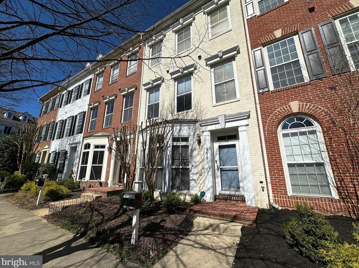 914 Featherstone St, Gaithersburg, MD 20878