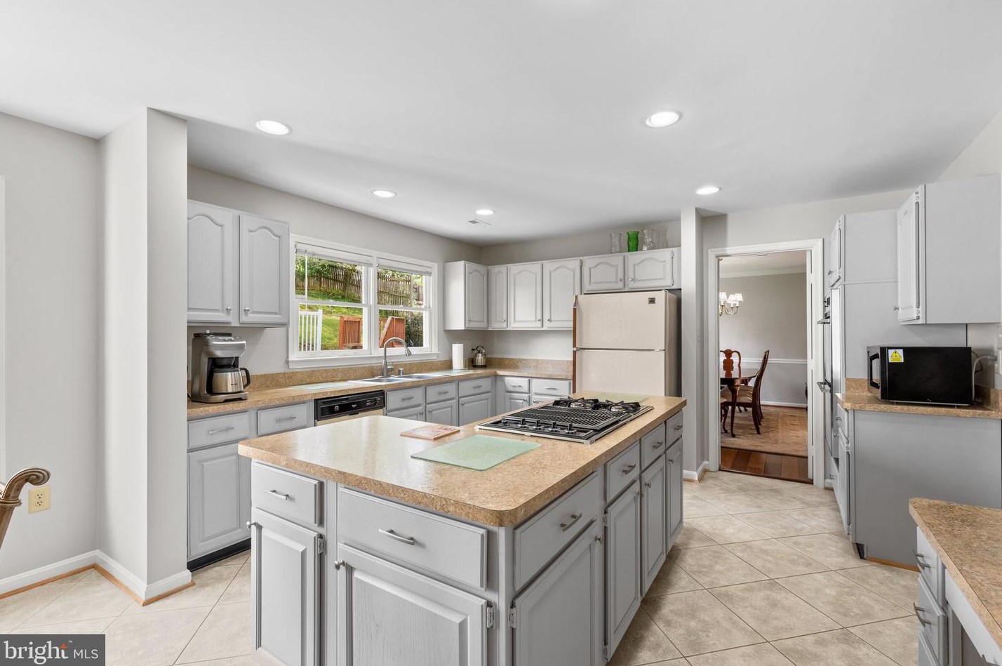 605 Pebble Bch Dr, Silver Spring MD 20904-3574 exterior