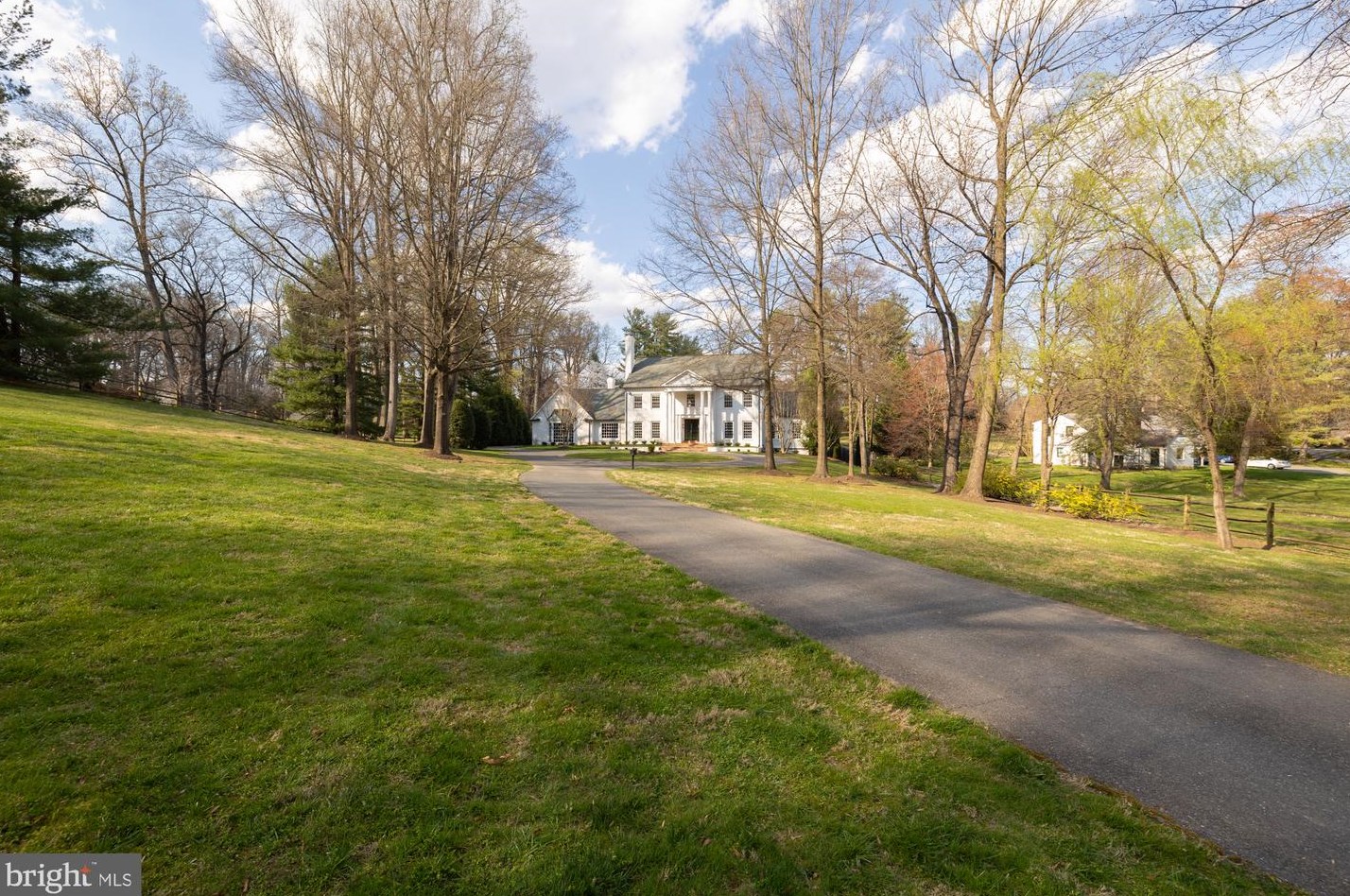 8723 Persimmon Tree Rd, Rockville, MD 20854
