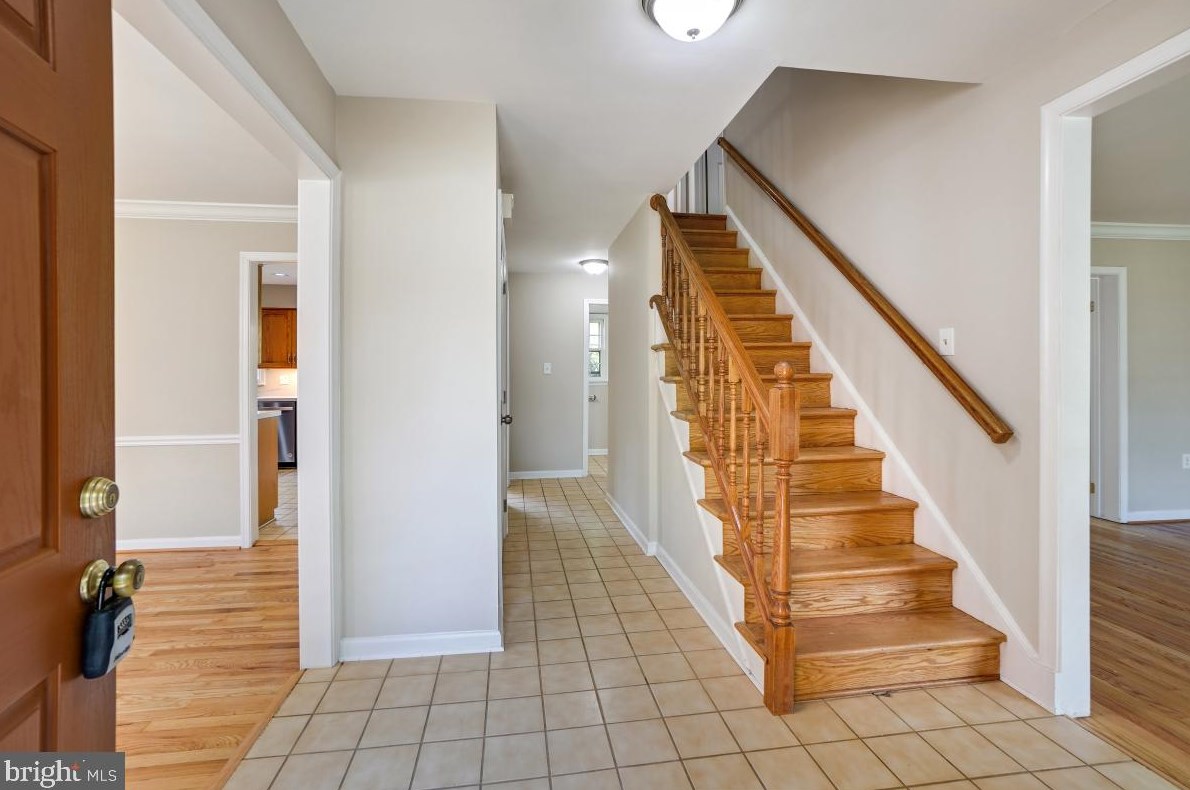 11511 Karen Dr, Rockville, MD 20854-3151