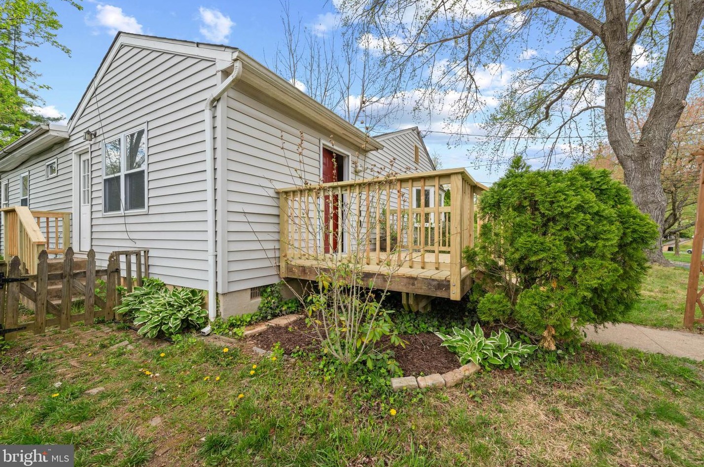 12200 Valleywood Dr, Silver Spring MD  20902-2147 exterior