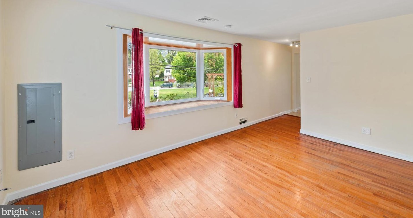 12200 Valleywood Dr, Silver Spring MD  20902-2147 exterior